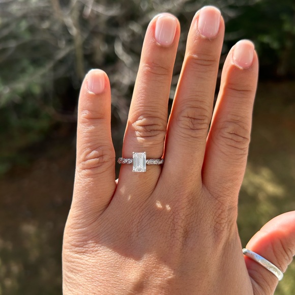 2cwt diamond emerald ribbon band lab grown engagement ring - Picture 3 of 11